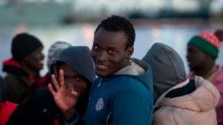 spain-eu-migrants-rescue-1512675951198.jpg
