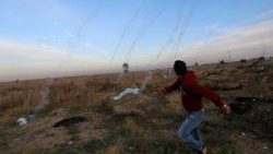 topshot-palestinian-israel-conflict-gaza-1513014977908.jpg