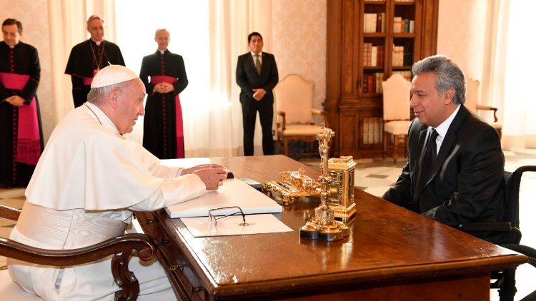 Pope Francis and Ecuadoran President Lenin Moreno (R) holding talks in the Vatican, Dec. 16, 2017
