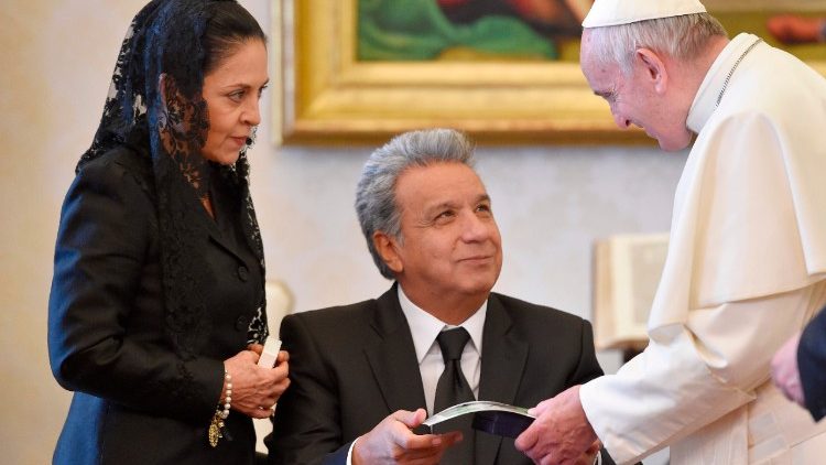 Le Pape recevant le président de l'Équateur.