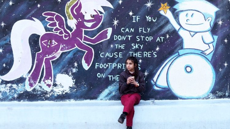 Irakische Schülerin am Rand eines Spielplatzes in der jordanischen Hauptstadt Amman