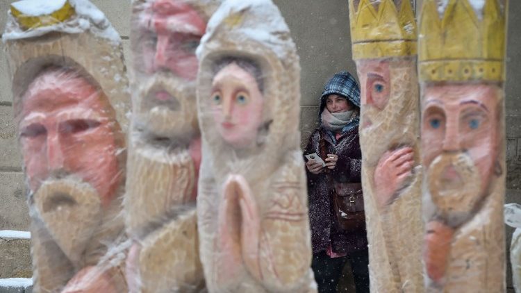Sculptures représentant une scène de la nativité, à Lviv, le 20 décembre 2017.