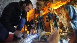 syria-conflict-homs-christmas-1513814631469.jpg