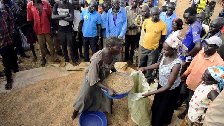 South Sudanese fleeing violence in a camp for IDPs 