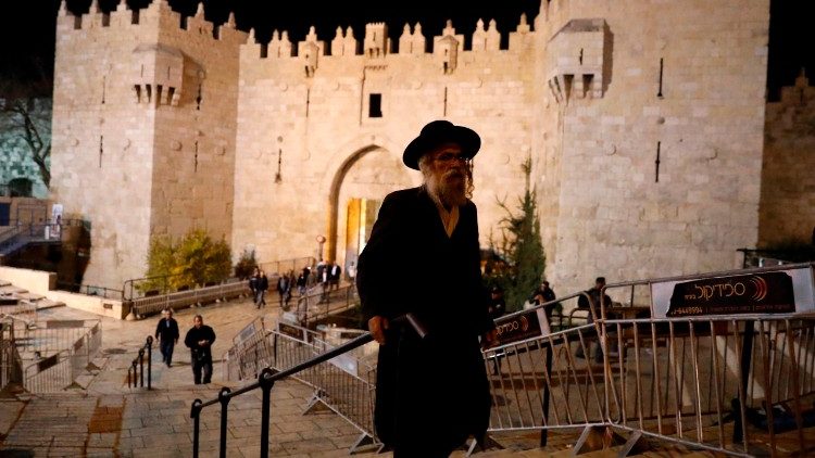 Orthodoxer Jude vor dem Damaskustor in Jerusalem