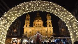 hungary-christmas-lights-tourism-1513971534748.jpg