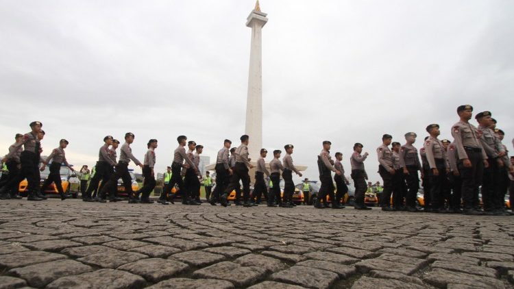 Sicherheitskräfte in Indonesien, rund um Weihnachten im Einsatz