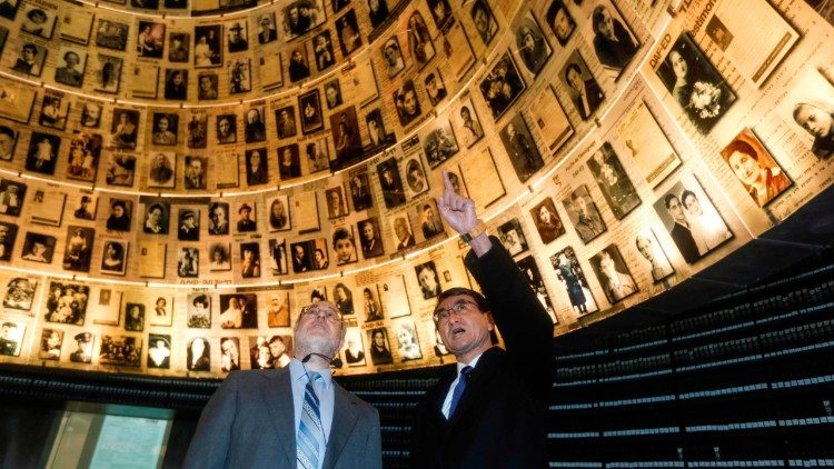 In der Halle der Namen in Yad Vashem wird an die Opfer des Nationalsozialismus erinnert