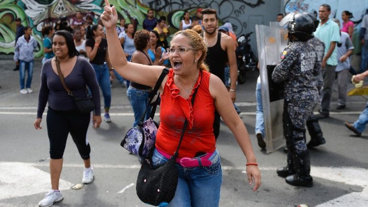 Protestos, em Caracas, contra escassez de alimento