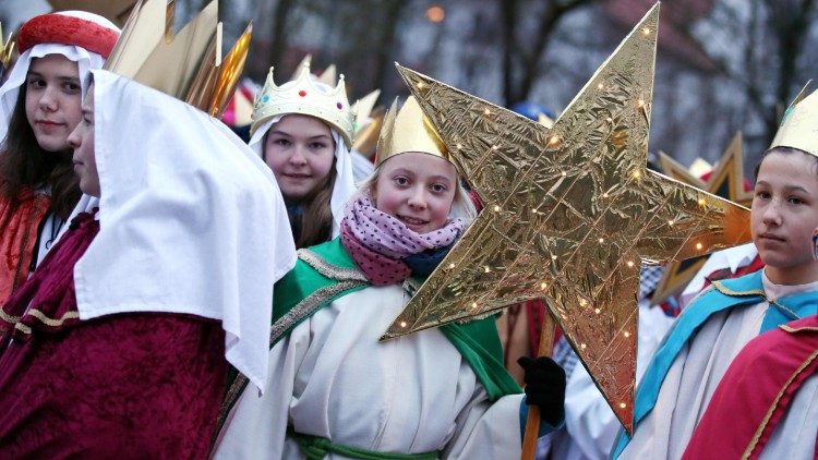 Các "Ca viên Ngôi sao" của Đức trong chiến dịch hát thánh ca Giáng sinh lạc quyên giúp trẻ em nghèo trên thế giới