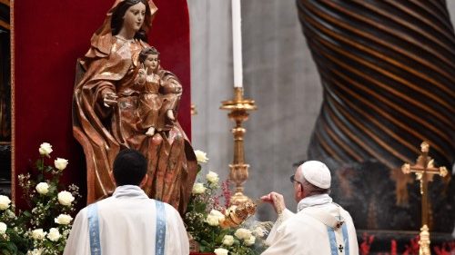 Papa: María custodie el 2018 y el mundo con la paz de su Hijo - Vatican News