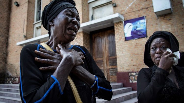 Mãe congolesa chora a morte de seu filho nos protestos de 31 de dezembro