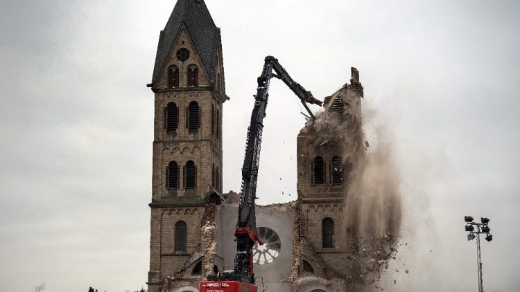 Abriss einer Kirche in Erkelenz-Immerath am 9. Januar