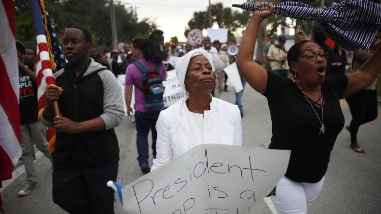 Manifestazione ad Haiti contro le parole di Trump