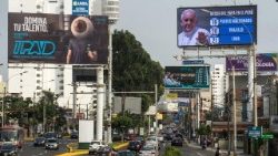 peru-pope-preparations-banners-1515883397806.jpg