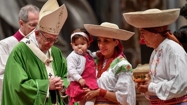 Le Pape lors de la messe pour la Journée mondiale des migrants et des réfugiés, le 14 janvier 2018 à la basilique Saint-Pierre.