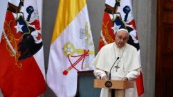 chile-pope-visit-bachelet-1516106449369.jpg