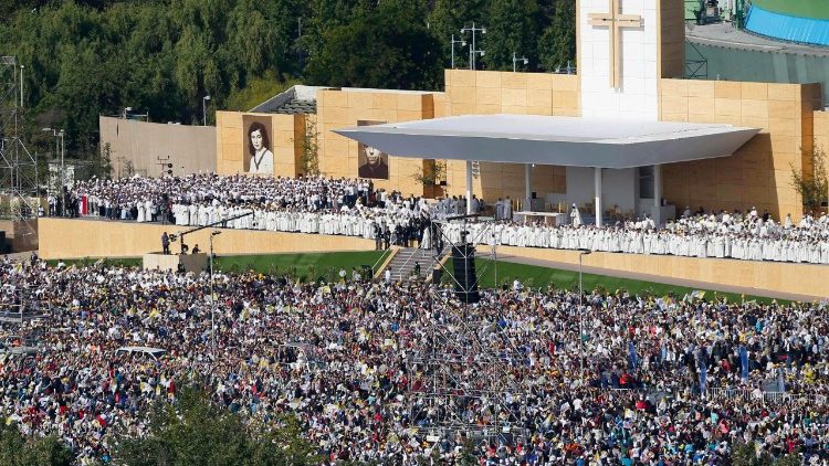 Pope Francis celebrates Mass in the O'Higgins Park in Santiago