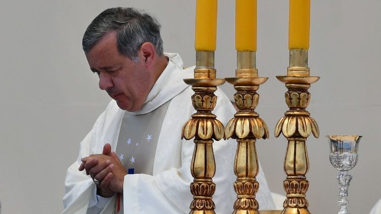 Die Vorwürfe gegen den Bischof von Osorno, Juan Barros (im Bild), sollen durch Erzbischof Scicluna überprüft werden