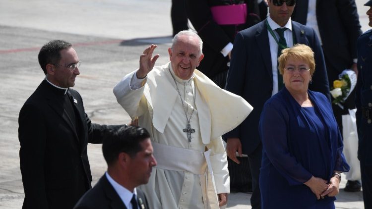 chile-pope-visit-bachelet-1516308395434.jpg