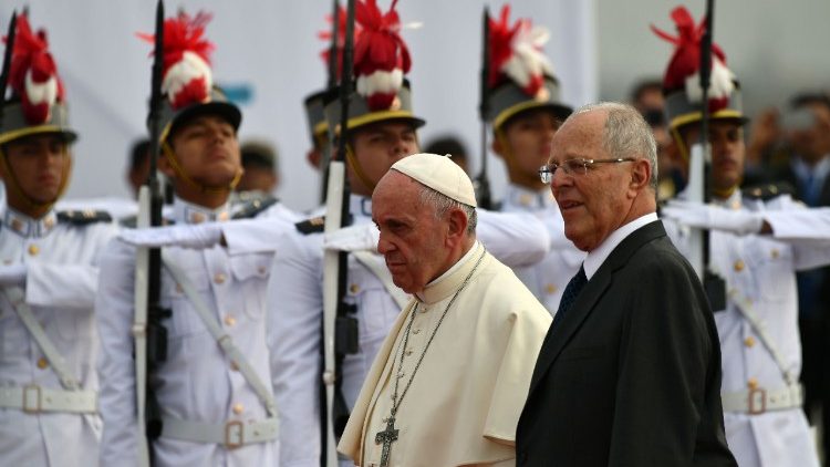 Der Papst bei der Ankunft in Lima