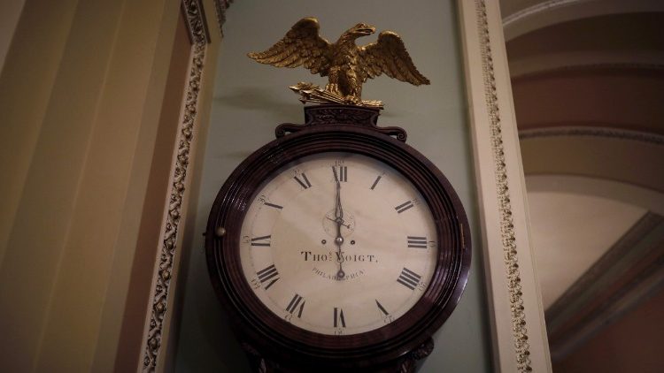 L'"Ohio clock" fuori dal Senato americano al momento dell'inizio dello shutdown