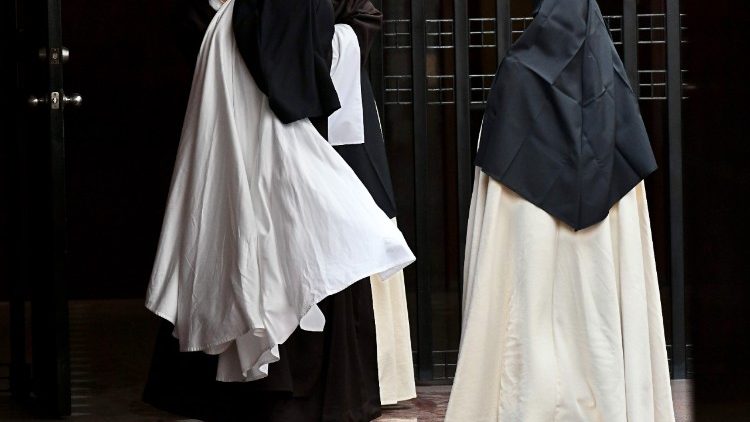 Contemplative nuns await the arrival of Pope Francis inside the 'Santuario del Senor de los Milagros' in Peru during his January 2018 apostolic journey