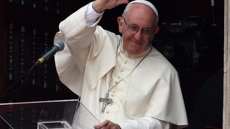 Le Pape François s'adressant à la foule réunie sur la Plaza de Armas, à Lima, le 21 janvier 2018.
