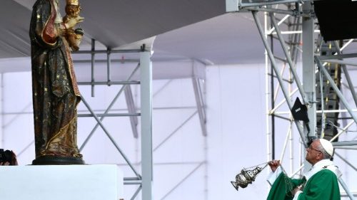 Papa despede-se do Peru com mensagem de esperança