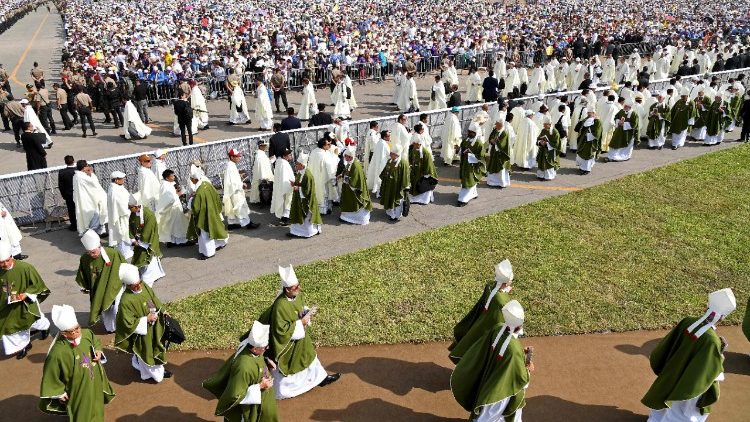 Vescovi cileni durante la Messa del Papa a Santiago del Cile
