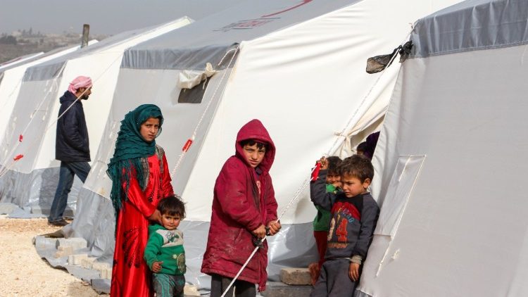 Syrische Binnenflüchtlinge in einem Camp nahe der türkischen Grenze