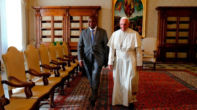 Le Pape François et le président centrafricain Faustin-Archange Touadera, au Vatican, le 25 janvier 2018.