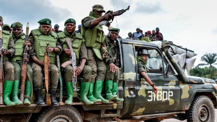 Des soldats des FARDC patrouillent à Opira, dans le Nord Kivu, le 25 janvier 2018.