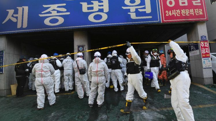 Un des plus importants incendies des dix dernières années en Corée du Sud a en partie détruit l'hôpital de Miryang, le 26 janvier 2018.