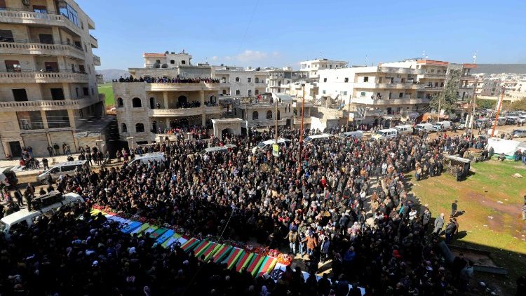 Des Kurdes syriens lors de funérailles à Afrine, dans le nord ouest de la Syrie, le 29 janvier 2018.