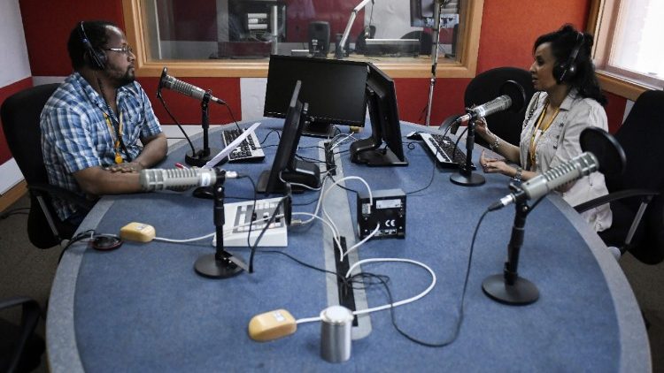 Estúdio de rádio em Quênia, Africa