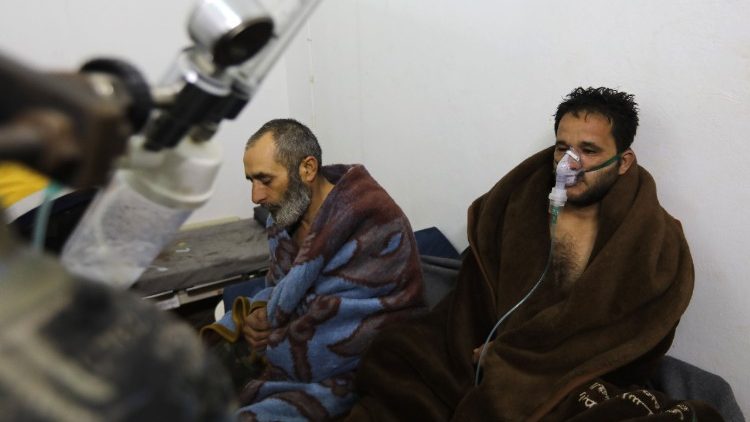 Syrians reportedly suffering from breathing difficulties following air strikes on the town of Saraqeb
