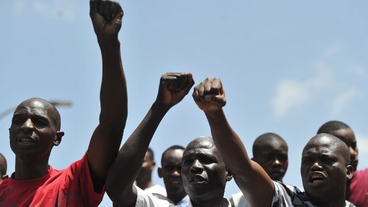 Manifestation à Nairobi contre la fermeture des trois chaines de télévision qui avaient diffusé la «cérémonie d'investiture» de Raila Odinga, le 5 février 2018.