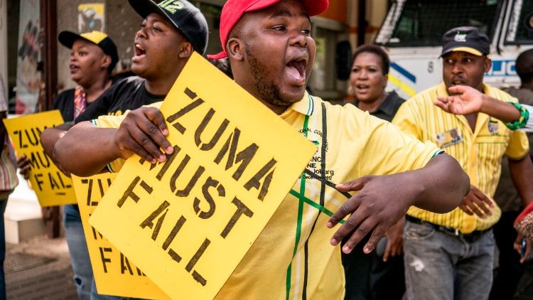Des partisans de l'actuel président de l'ANC, Cyril Ramaphosa, manifestent pour l'éviction de Jacob Zuma