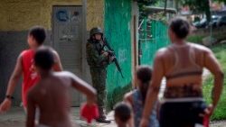 brazil-favela-operation-1518012782568.jpg