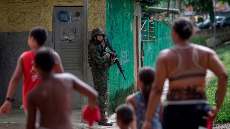 Registro de uma operação na Cidade de Deus, favela do Rio de Janeiro