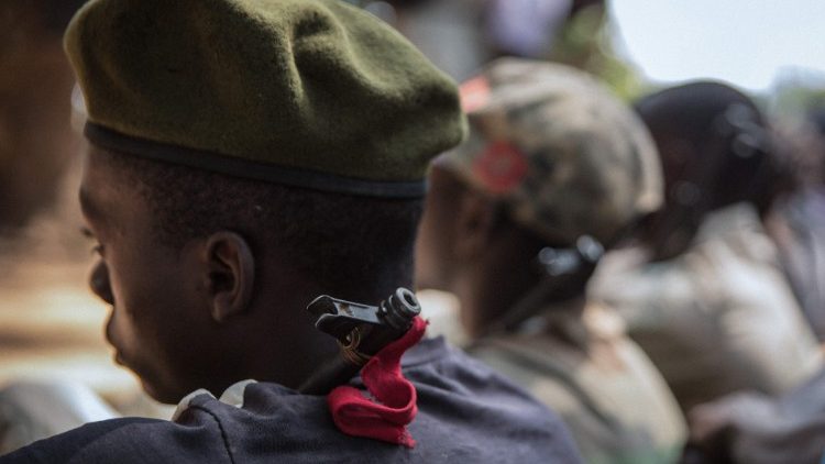 Nowo przyjęte dziecko żołnierz w Sudanie Południowym