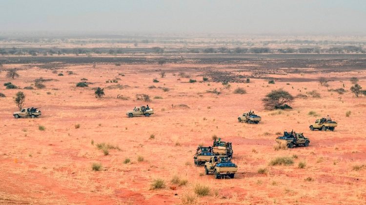 Pick-up trucks patrol the Mali-Niger border during an anti-jihadist operation
