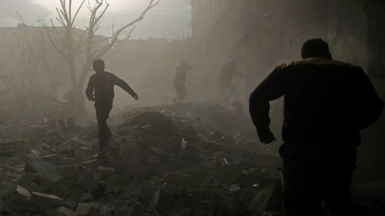 Des syriens victimes de frappes du régime dans la Ghouta orientale. 