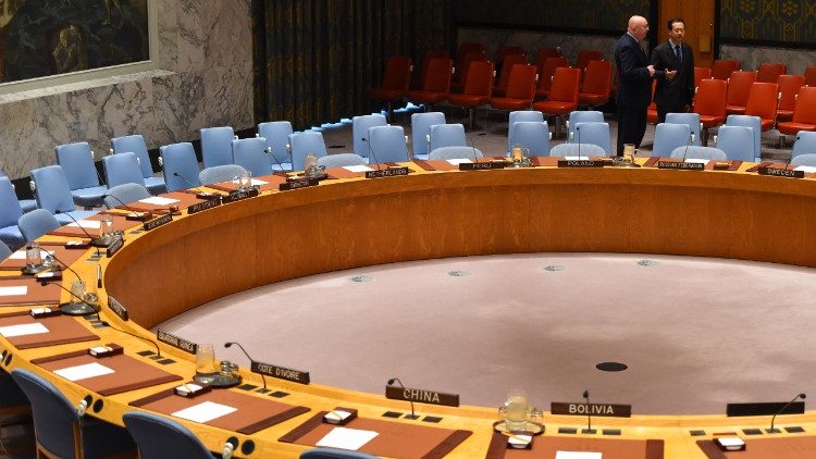 Russlands und Chinas UN-Botschafter besprechen sich vor der Sitzung im Sicherheitsrat