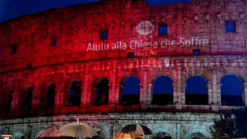 Kolosseum rot beleuchtet: Mahnmal gegen Christenverfolgung
