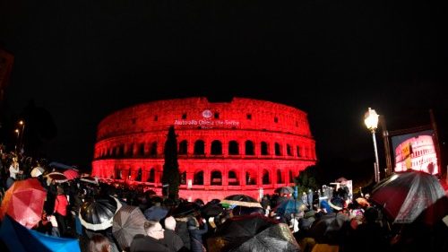 Veneza iluminada de vermelho recorda cristãos perseguidos