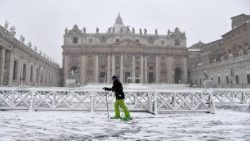 topshot-vatican-weather-rome-snow-1519640286238.jpg
