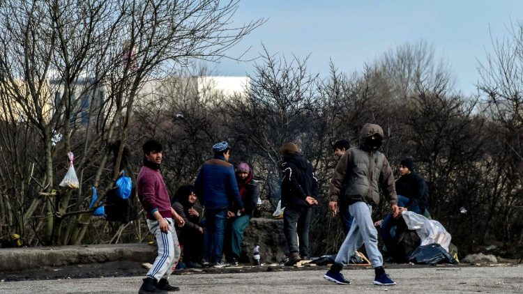 Calais zamknięte, migranci wybierają drogę morską
