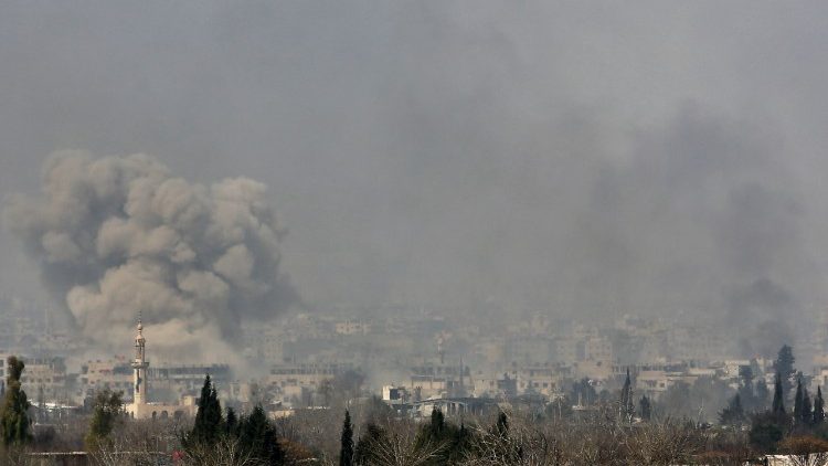 Colonne di fumo sul Ghouta Orientale   